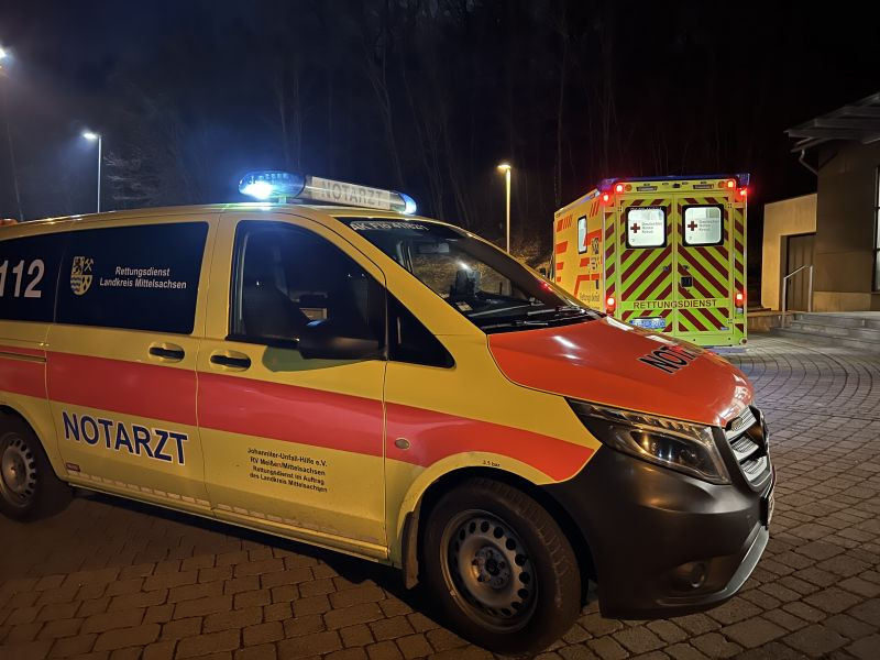 Einsatzkräfte vor dem Frankenberger Stadtpark. Foto: Erik Frank Hoffmann